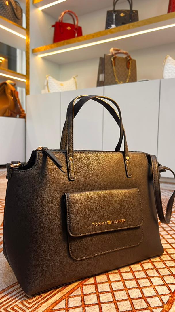 CARTERA TOMMY CUADRADA